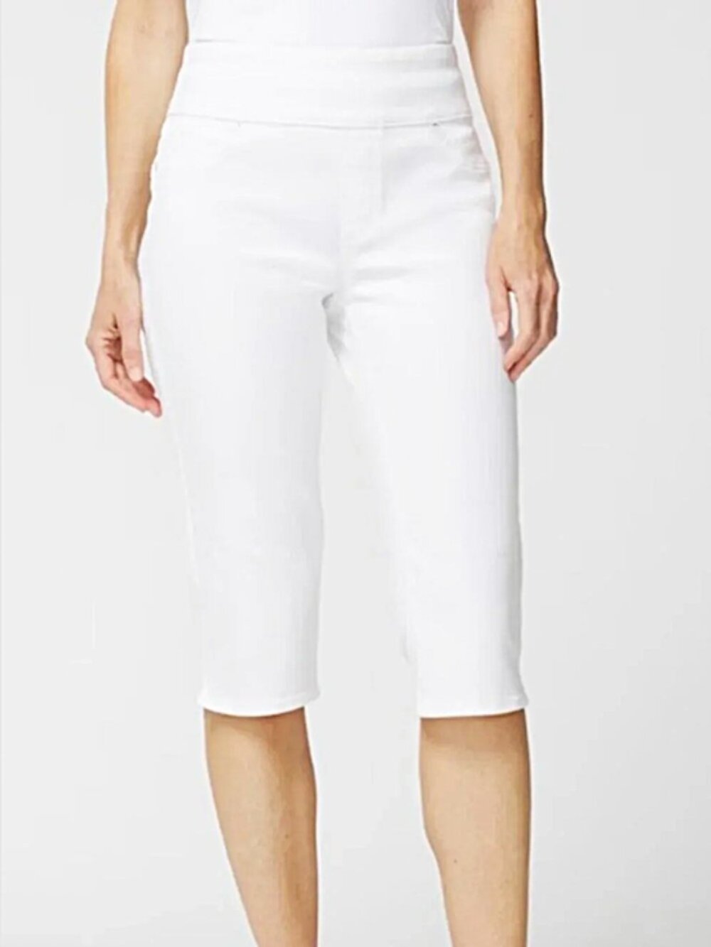 Chico's Slim Leg White Denim Capri size 0.5